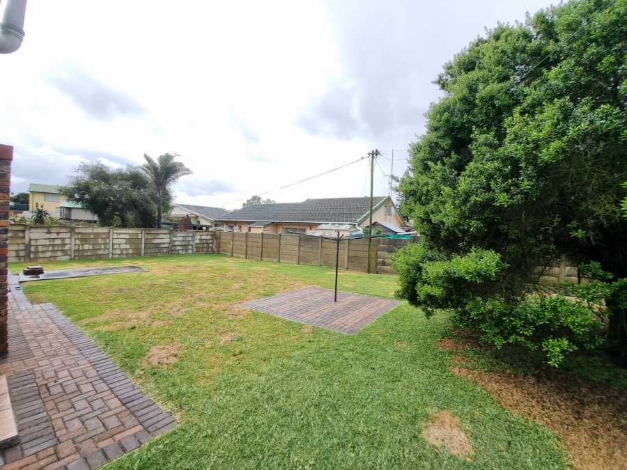 To Let 3 Bedroom Property for Rent in Aston Bay Eastern Cape